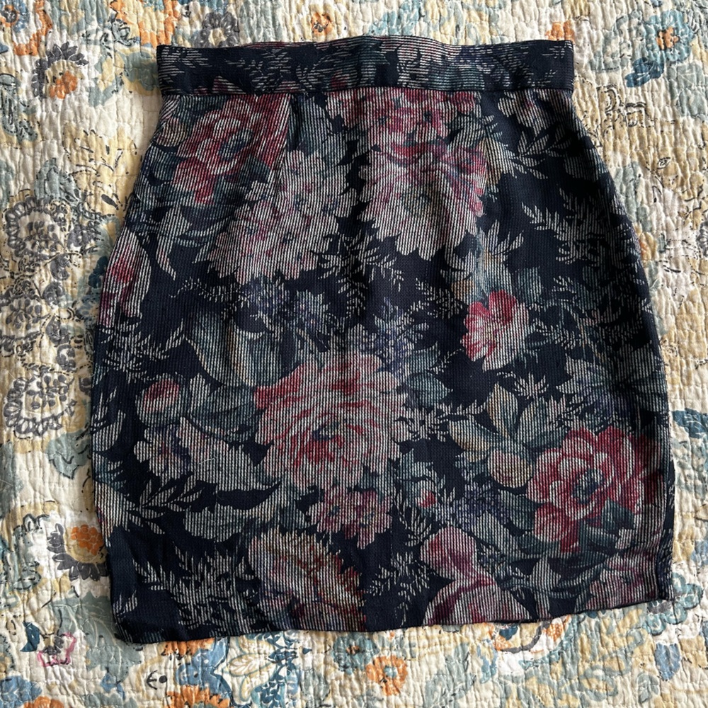 Byer California Fitted Floral Mini Skirt w Stripe Detail